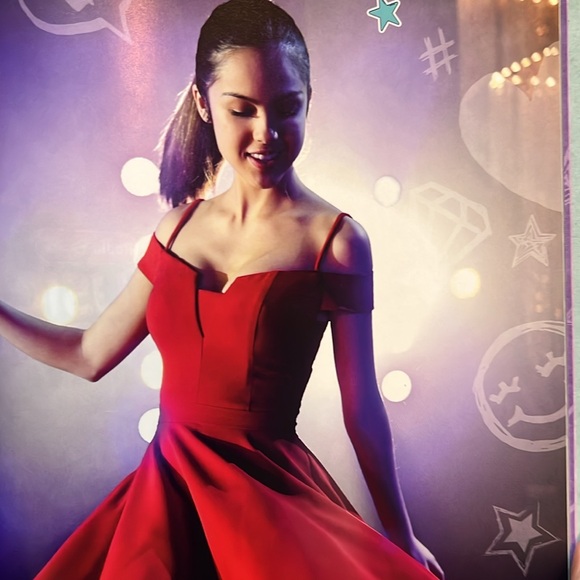 The Ultimate Olivia Rodrigo Fan Book - Picture 6 of 6